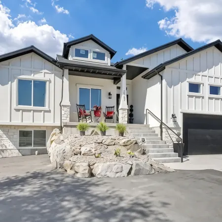 Luxury 6Br |Hot Tub |Private Pickleball |Sleeps 15