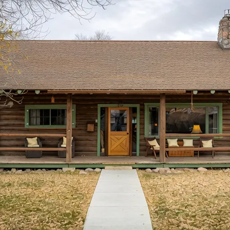 Scout's Rest in Cody - Beautiful Cozy Log Cabin that sleeps 8!