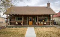 Scout's Rest in Cody - Beautiful Cozy Log Cabin that sleeps 8! - balcony