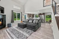 Cabin at Rainier: New-AC-WiFi-Lg. Yard - Alphydda