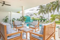 Casa Natalia: Luxurious Oceanfront Villa with Housekeeping and Concierge - Wi-Fi