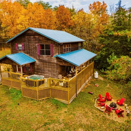 Family‑Friendly Retreat: Hot Tub, Theater + Close to Attractions