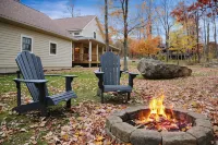 Close to Everything!~Game Room~Fire Pit & Hot Tub~Dogs OK! Lake Access & Dock! - 4-Star