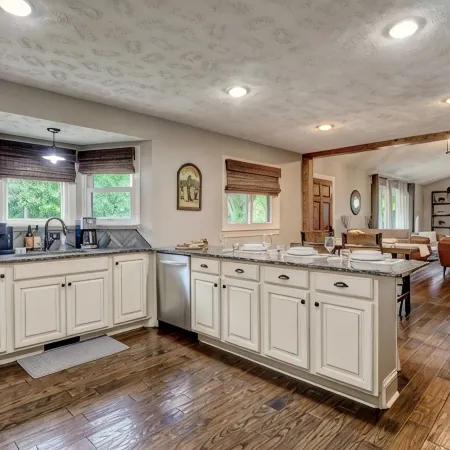 Tranquil Retreat w/ Hot Tub, Large Patio, 2 living rooms