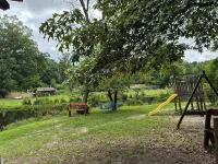 2-Story Farm Cabin - Sleeps 5 - 50 Acres - Alppimaja