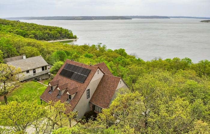 Stunning Skiatook Lake Three Story Getaway