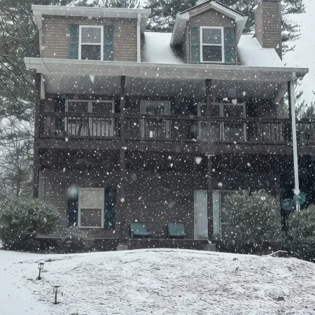 Spacious Mountain Home in Helen Georgia! Innsbruck Community Hot Tub! Fire Pit!