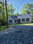 NEW June 2024 -LAKEFRONT 9 King Bedrooms/8 bath! Private Dock and Beach! 2 acres - 4 estrellas
