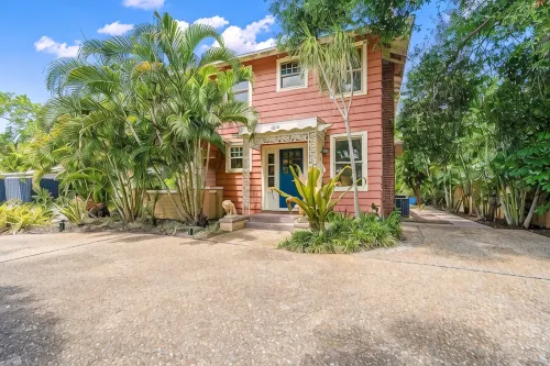 Jula Place-Walk downtown from old Florida glam! - 4-Star