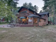Lakefront 5 Bedroom Cabin on Mead Lake - 샬레 호텔