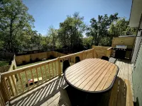 The Ridge Retreat - Walkable and HGTV designed! - พร้อมระเบียง