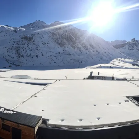 Central 6 Person 47m2 Apartment. Amazing South Facing Balcony. 150m To Ski Lifts