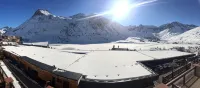 Central 6 Person 47m2 Apartment. Amazing South Facing Balcony. 150m To Ski Lifts - balcón