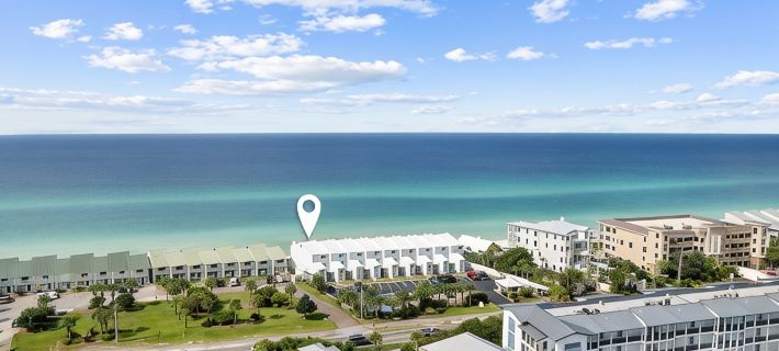 Ground floor gulf front beach Blue Tide condo between Alys beach & The Hub. Hoteles en Seacrest