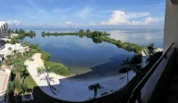LUXURY WEST FACING CONDO -  STUNNING VIEWS AND BOAT DOCK!!! - Pool