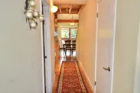 Private Top Corner Condo-5 Mins to Ski Resort - Deck, BBQ & Great Mtn Views! - Wifi