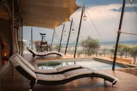 Serengeti Luxury Retreat - parking
