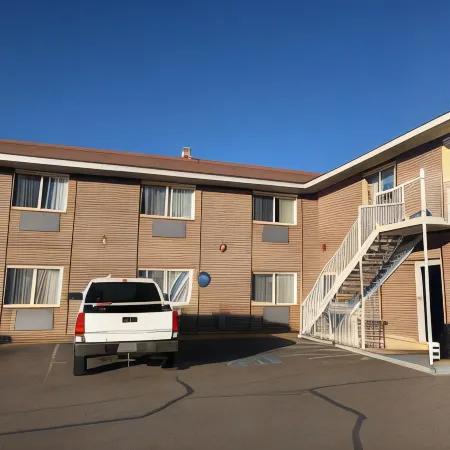Ameri-Stay Inn & Suites