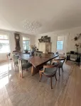 6bedroom, 4bath, chefs kitchen, central air, ping pong, walking distance to town - 4-Star