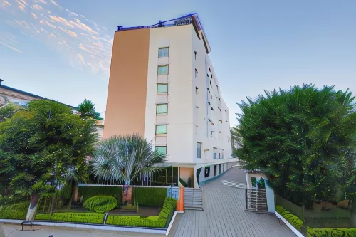 Lemon Tree Hotel Chandigarh - 4-Star