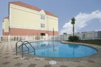 Country Inn & Suites by Radisson, Crestview, FL - Pools