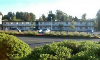 Comox Valley Inn & Suites