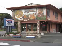 Front Street Inn - parking
