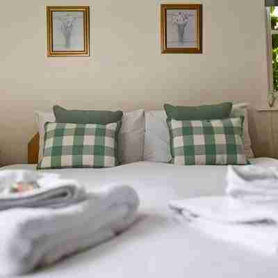 The Greyhound Inn Aldbury Rooms