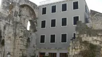 Hotel Peristil Hotels in 