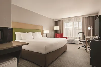 Country Inn & Suites by Radisson, Dubuque, IA Hotels near Blain's Farm & Fleet - Dubuque, Iowa