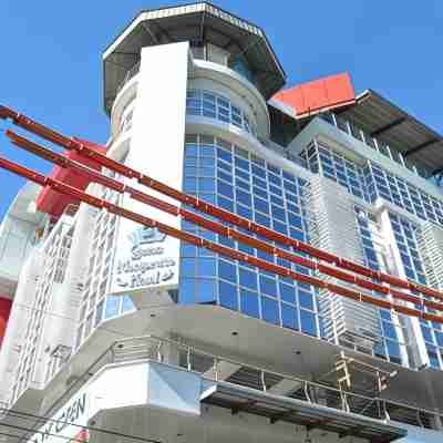 Queen Margarette Hotel - Downtown Hotel Exterior