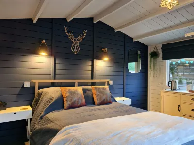 The Little Hide - Grown up Glamping Hotel di Stockton on the Forest