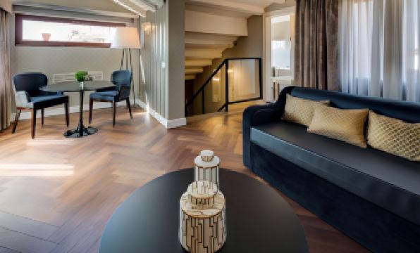 BW Premier Collection CHC Continental