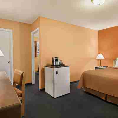 Travelodge by Wyndham Quesnel Rooms