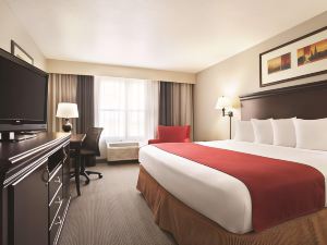 Country Inn & Suites by Radisson, Moline Airport, IL