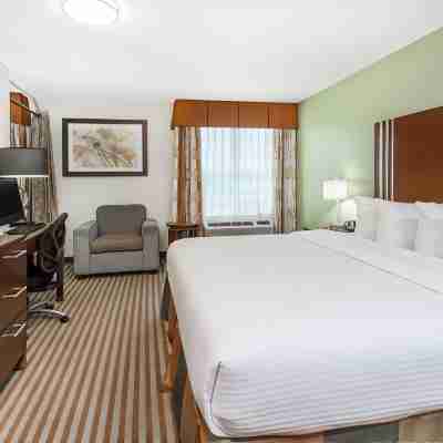 Ramada by Wyndham Carlyle Rooms