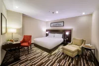 Avari Xpress Gulberg Hotels near Lahore Museum