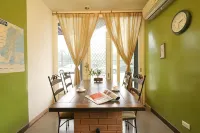 Flower Say Homestay - parking