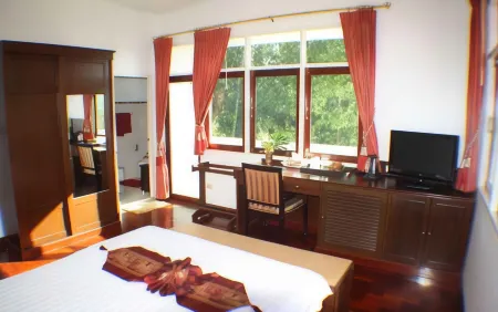 Ao Thai Resort Отели рядом с достопримечательностью «Wat Sanam Chai»