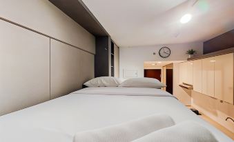 Comfortable and Simply Studio Room at Sky House BSD Apartment