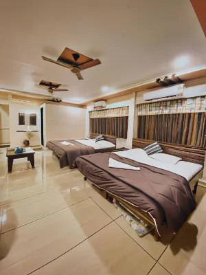 Sea Esta Resort & Cafe Hotels in Murud