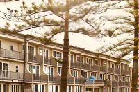 The Nautilus Napier Hotel dekat Pania of the Reef Statue