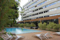 HÔTEL C Suites Chambres Spacieuses - Pool