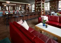Graduate by Hilton Bloomington - bar