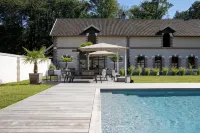Chateau de La Resle - Design Hotels - Pool