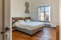 Tag Guest House - 3-Star