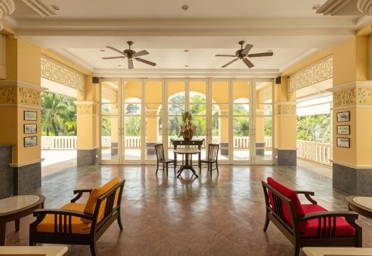 더 프런트 빌리지