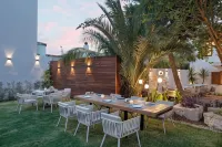 Mellow Blue Hotel