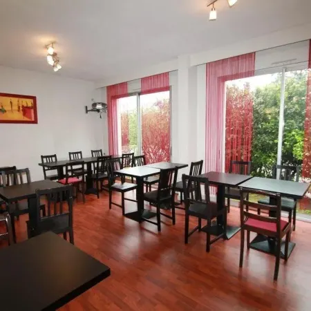 Adonis Lyon Est Hôtel Artys