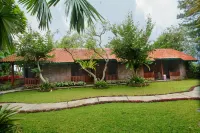 Katumbiri Resort Cijeruk 호텔